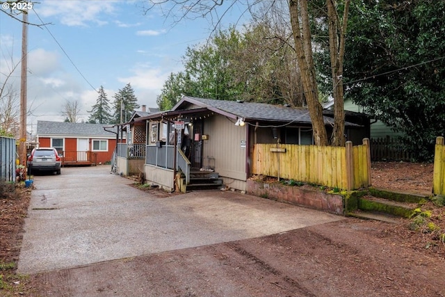 view of front of home featuring concrete driveway