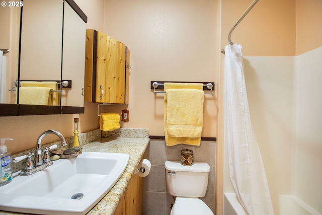 bathroom featuring toilet, shower / tub combo, and vanity
