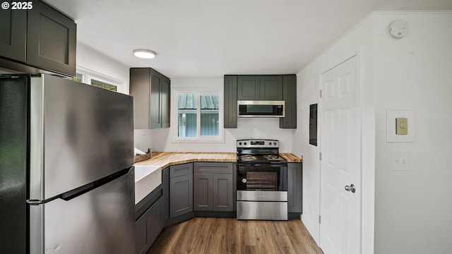 1298 N Tenmile, Lakeside, OR 97449 - kitchen featuring dark wood-style flooring, a sink, light countertops, appliances with stainless steel finishes, and gray cabinetry