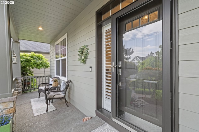 entrance to property featuring a porch