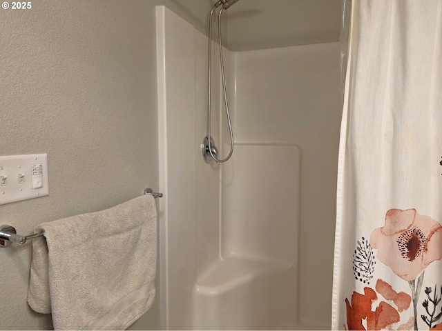 755 Nebraska St, Eugene, OR 97402 - bathroom with curtained shower and a textured wall
