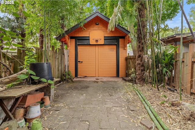 2516 NE Clackamas St, Portland, OR 97232 - view of outdoor structure with a fenced backyard