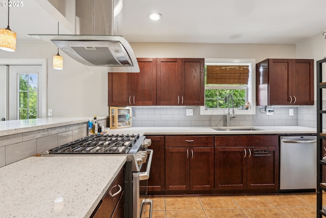 4315 NE 90th Ave, Portland, OR 97220 - kitchen featuring stainless steel appliances, a sink, healthy amount of natural light, backsplash, and recessed lighting