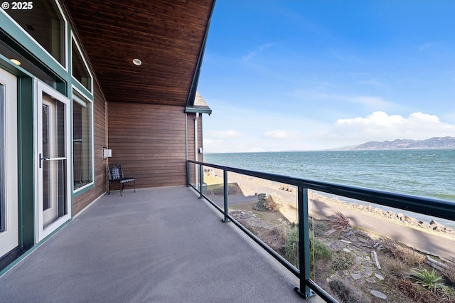 12 NW 17th Pl, Warrenton, OR 97146 - balcony with a water and mountain view