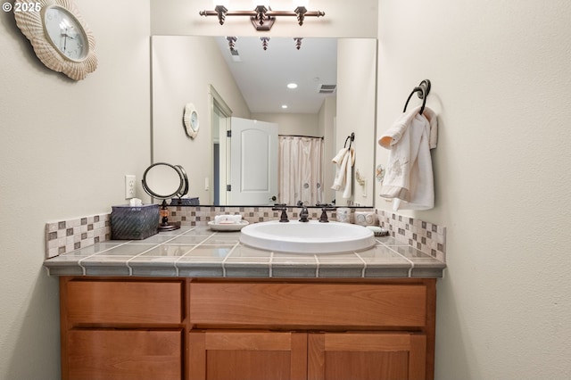 12 NW 17th Pl, Warrenton, OR 97146 - bathroom featuring vanity