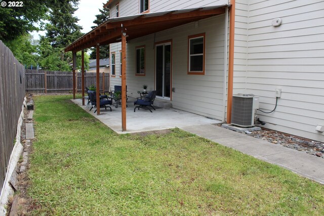 2917 SW 198th Ave, Beaverton, OR 97003 - fenced backyard with a patio