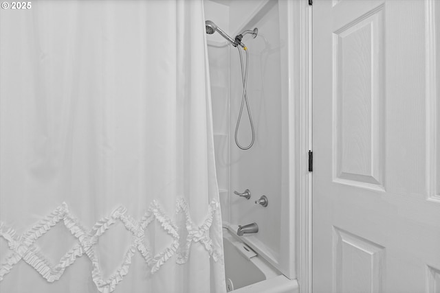full bath with shower / tub combo