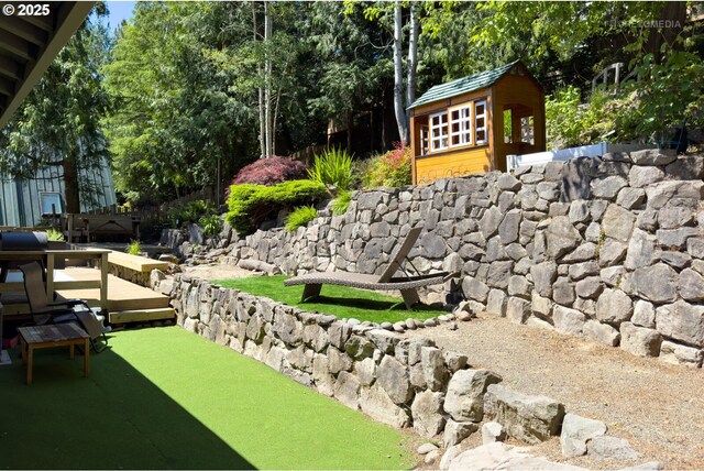 6750 SW Parkwest Ln, Portland, OR 97225 - view of yard featuring an outdoor structure and a deck