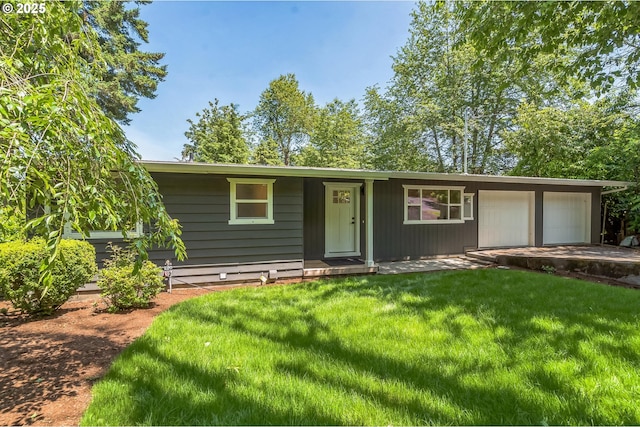 18891 Upper Midhill Dr, West Linn, OR 97068 - ranch-style home featuring a garage and a front yard