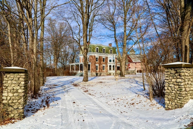 view of front of property