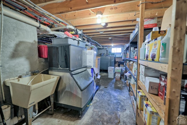 basement with washer / dryer and sink