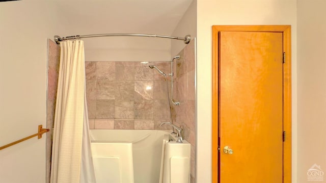 bathroom featuring shower / tub combo