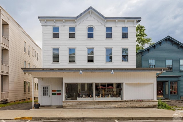 view of front of property with a patio area