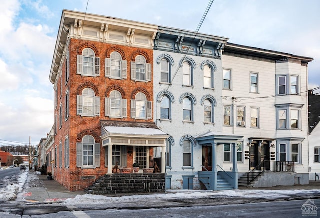 view of front facade with brick siding