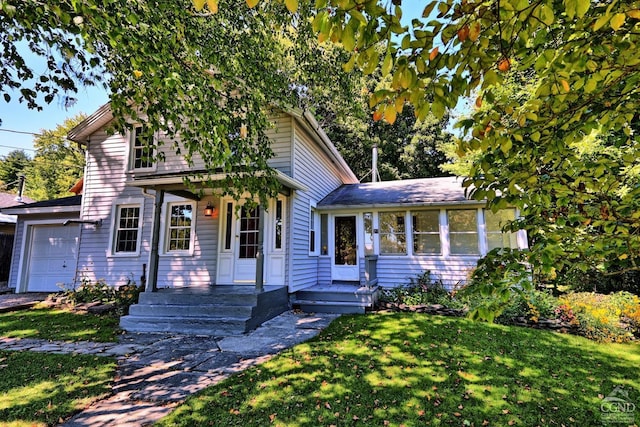 view of front of house with a front lawn and a garage