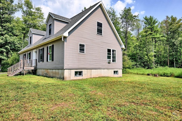 view of side of property featuring a yard