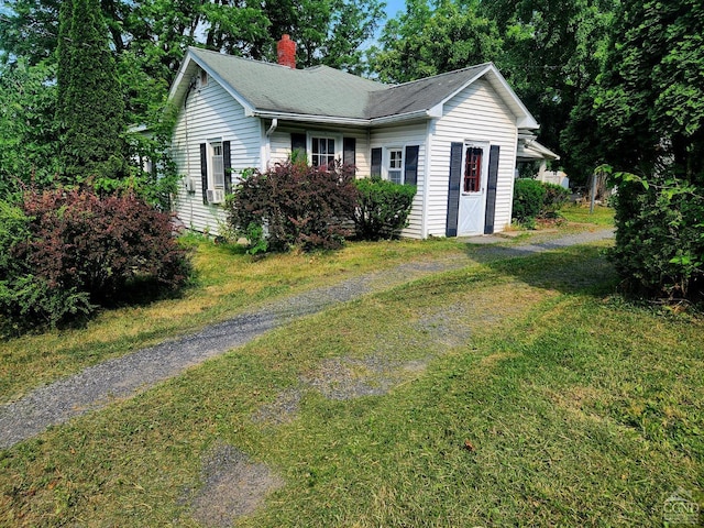 view of front of house with a front yard