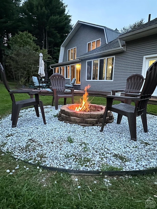 back of house with an outdoor fire pit