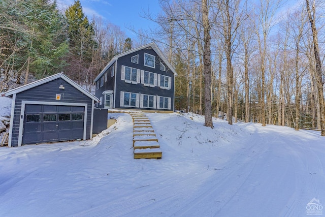 view of front property featuring a garage