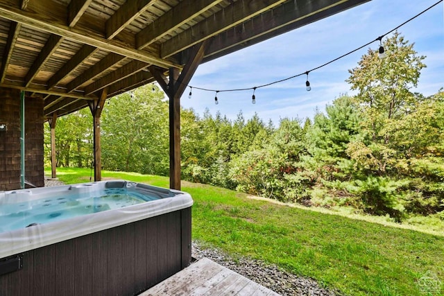 view of yard featuring a hot tub