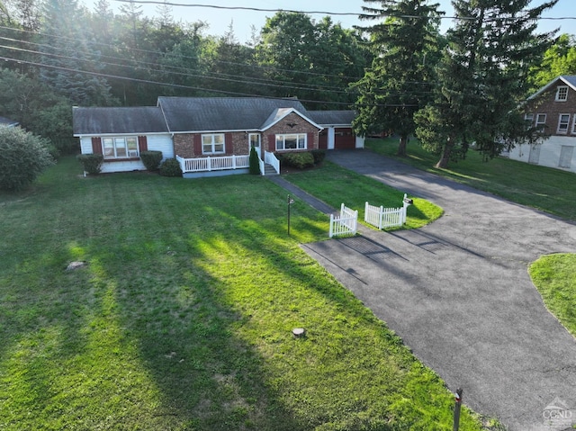 view of front of house with a front lawn