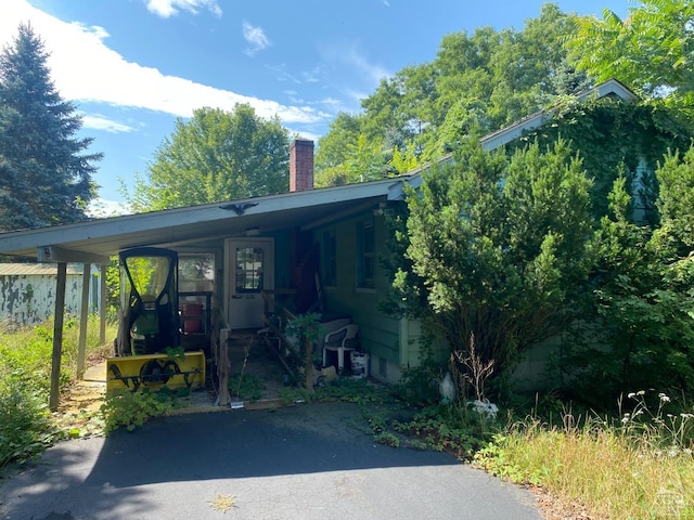 view of front of home featuring a carport