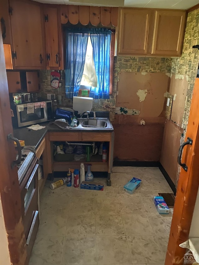 kitchen featuring backsplash