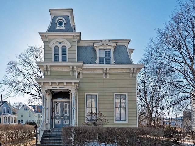 victorian home featuring mansard roof