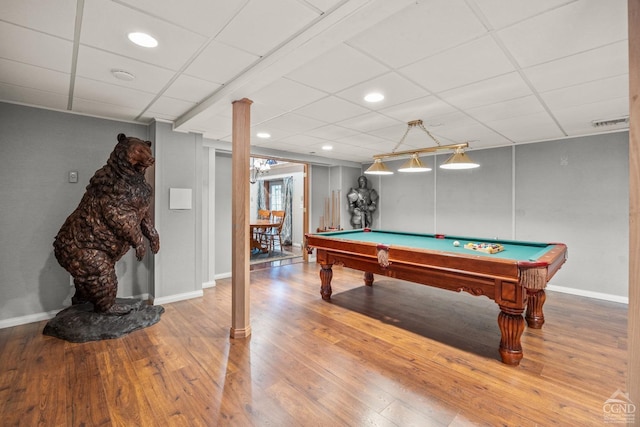 playroom featuring hardwood / wood-style flooring, a drop ceiling, and billiards