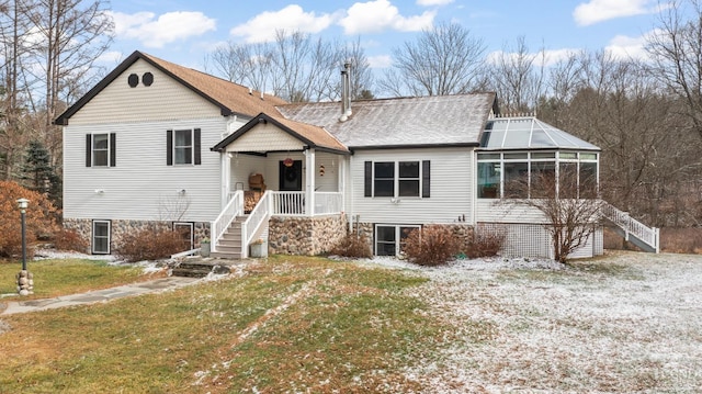 view of front of property with a front yard