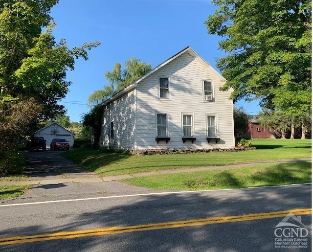 view of front of home featuring a front lawn