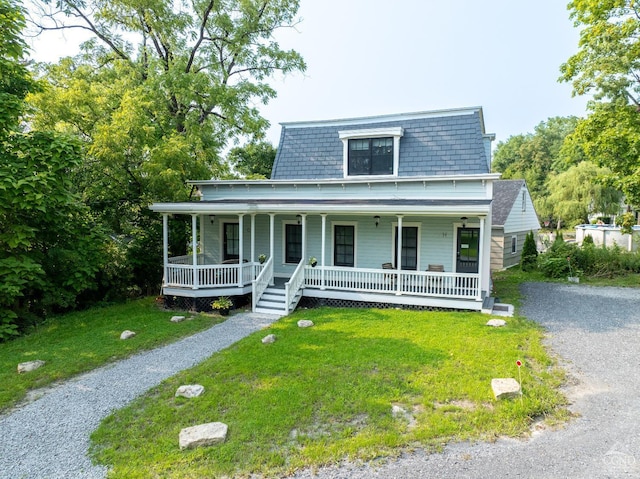 view of front of home featuring a front yard