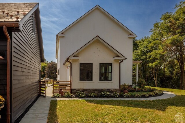 exterior space with a front yard