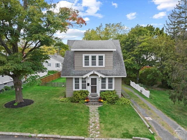 view of front of property with a front yard