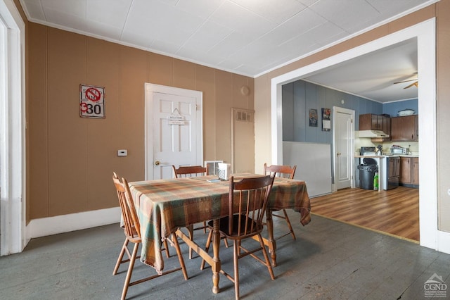 dining area with hardwood / wood-style floors, ceiling fan, and ornamental molding