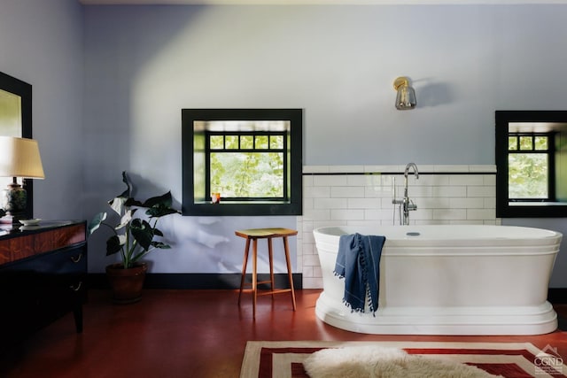 bathroom featuring a bathtub