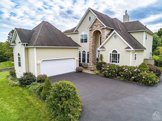 view of front of property with a front yard