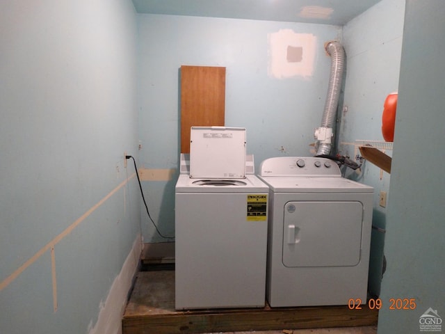 washroom with washing machine and dryer