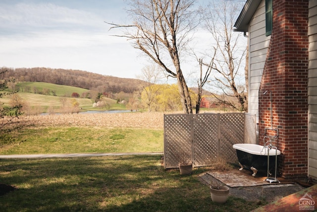 view of yard featuring a water view