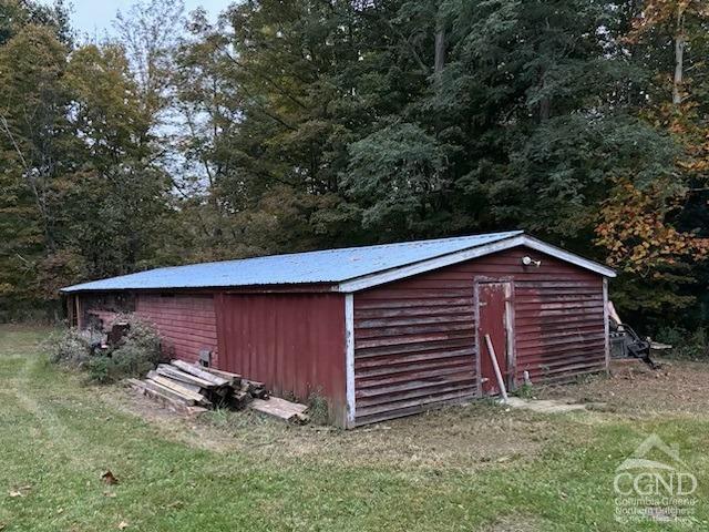 view of outbuilding featuring a yard