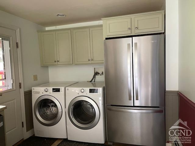 laundry area featuring washer and clothes dryer