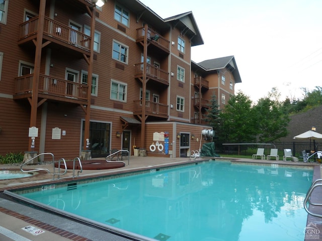 view of swimming pool