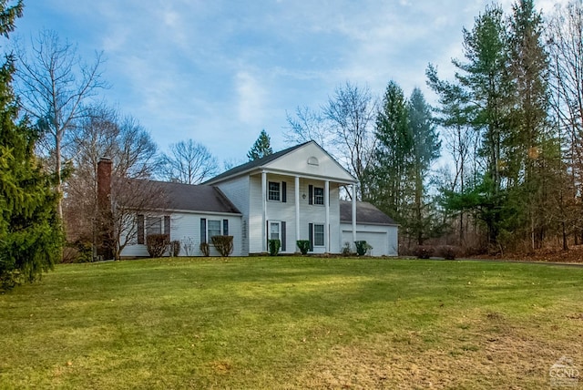 view of front of home featuring a front lawn