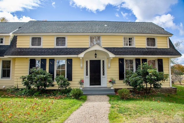 view of front of house with a front yard