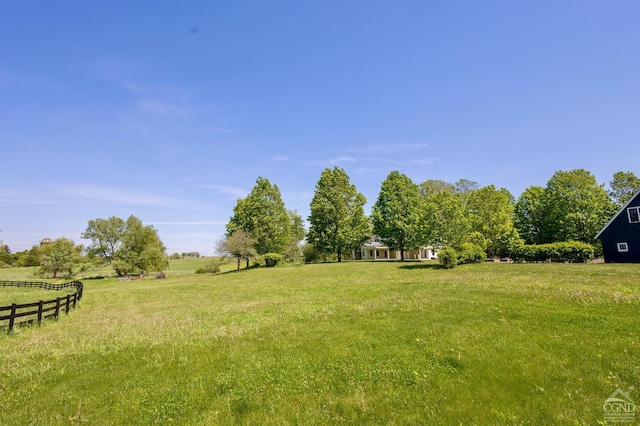 view of yard featuring a rural view