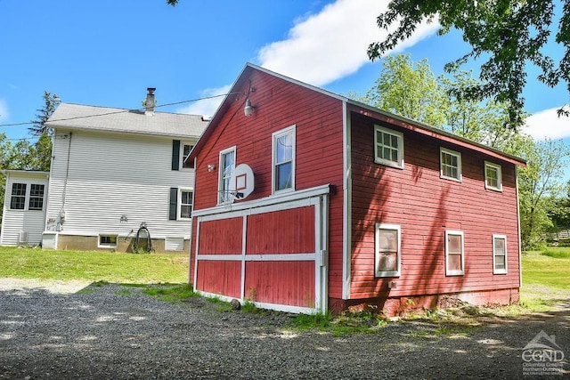 view of side of property with an outdoor structure