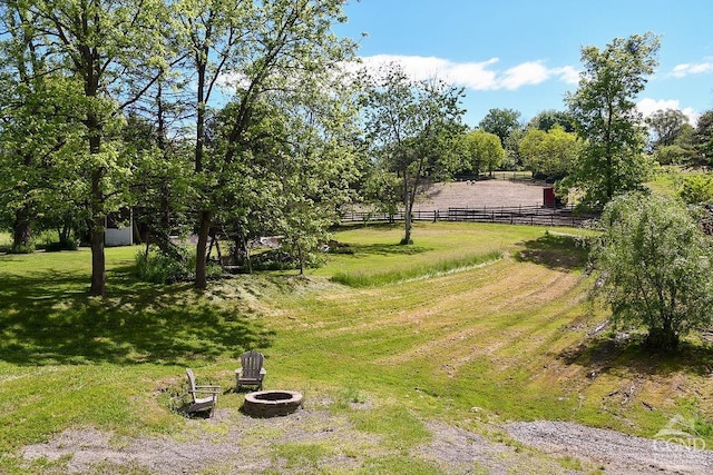 view of yard featuring a rural view