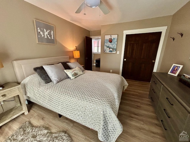 bedroom featuring a ceiling fan and dark wood-style flooring