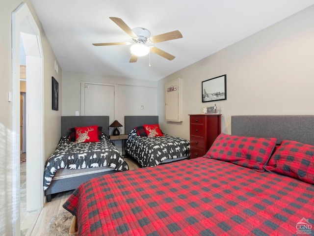 bedroom with a ceiling fan