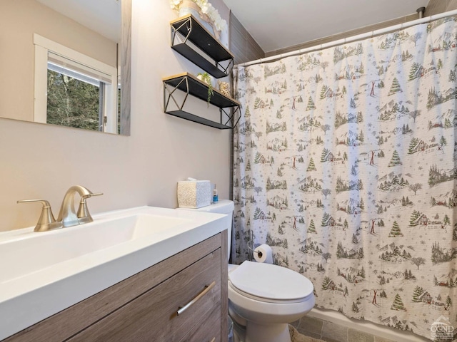 full bathroom with curtained shower, vanity, and toilet